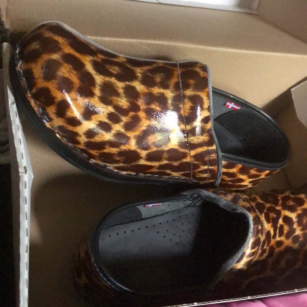 Sanita Leopard size 37. Never worn , too small.